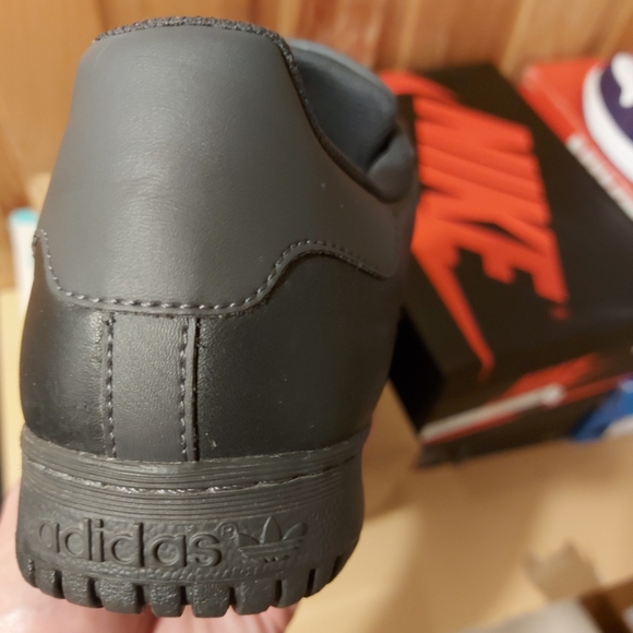 YEEZY POWERPHASE CALABASAS "core black" - Picture 2 of 2
